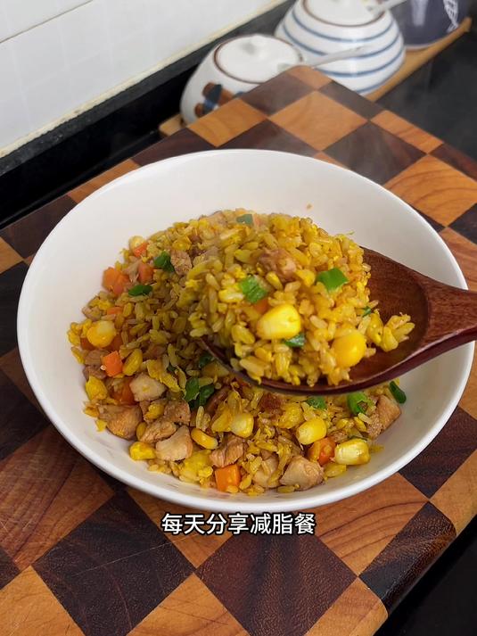 鸭	肠炒饭热量