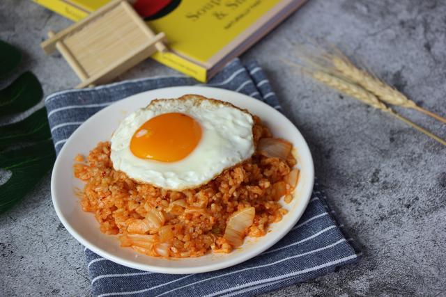 香	肠蛋炒饭